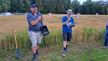 Feldbegehung der Arbeitskreise Boden.Wasser.Schutz Bezirk Kirchdorf am Betrieb der Fam. Gebeshuber, Nußbach, 6.Juni 2024