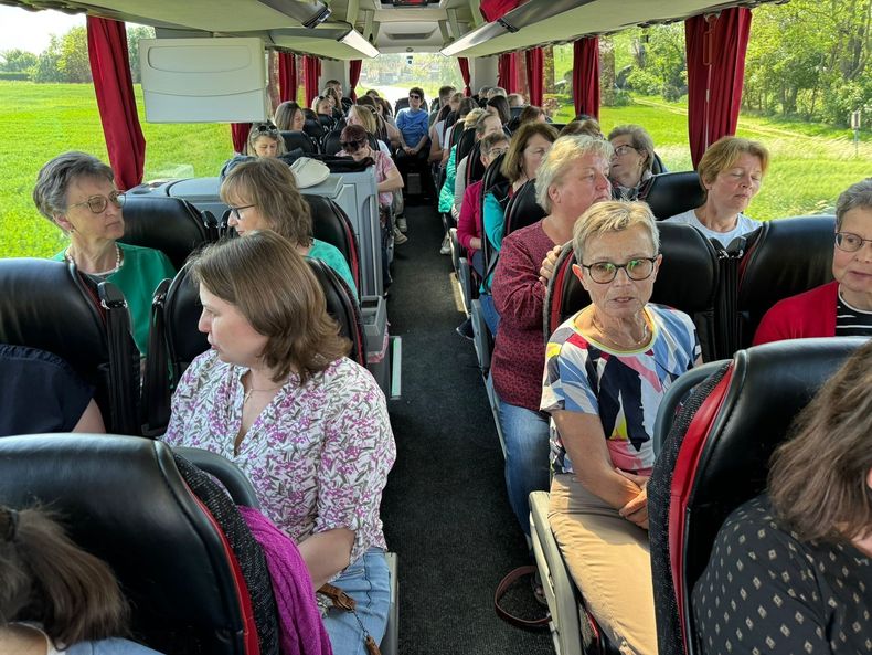 Bus 01.jpg Bus 01.jpg