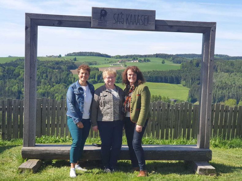 Gebietsbäuerin Christine Berthold Gebietsbäuerin Anna Haselberger Bezirksbäuerin Magdalena Grabler.jpg