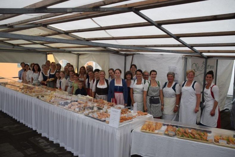 Gruppenfoto.jpg Gruppenfoto.jpg