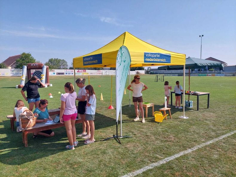 Bäueinnen beim Ferienabschluss Bäueinnen beim Ferienabschluss