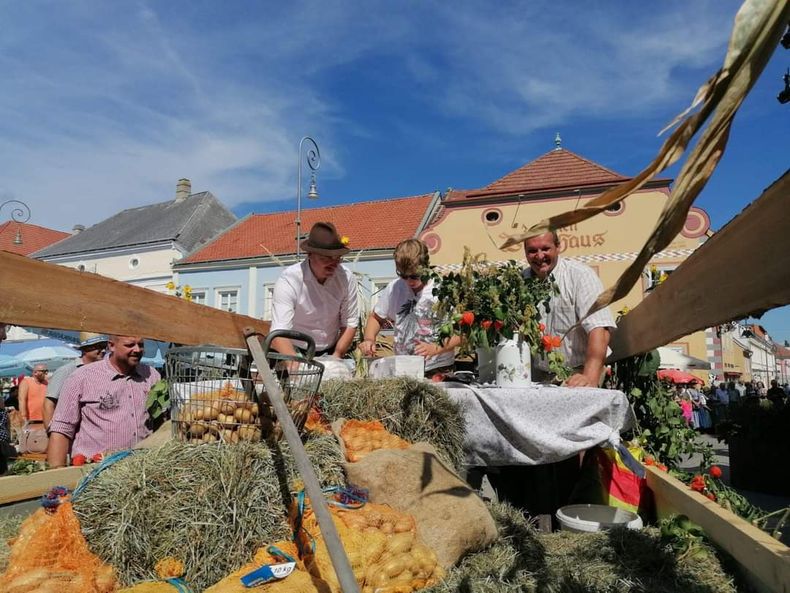 facebook 1725821946016 7238621891464548107.jpg