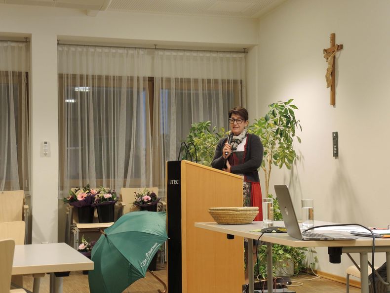 Wahl Bezirksbäuerin (3).jpg Wahl Bezirksbäuerin (3).jpg