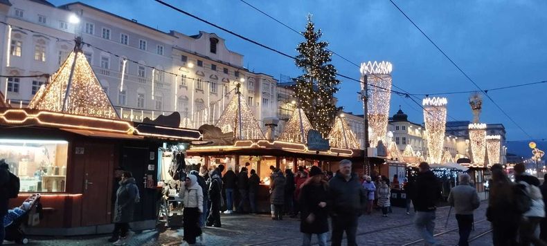 Christkindlmarkt Linz und Kristallschiff ©&nbsp;Die Bäuerinnen im Bezirk Gmünd