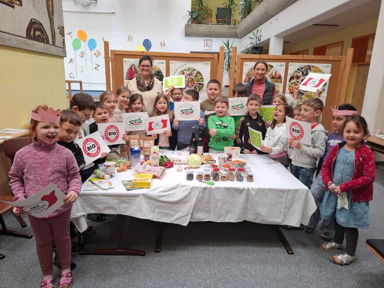 Schulaktion der Bäuerinnen im Gebiet Eggenburg.jpg Schulaktion der Bäuerinnen im Gebiet Eggenburg.jpg