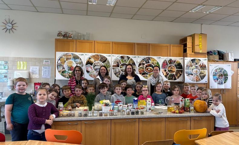 Schulaktion der Bäuerinnen im Gebiet Eggenburg.jpg Schulaktion der Bäuerinnen im Gebiet Eggenburg.jpg