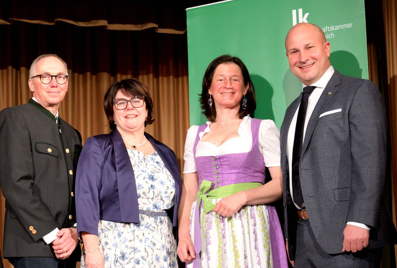 FO 20250314 183203 Die Bauerinnen 01.jpg FO 20250314 183203 Die Bauerinnen 01.jpg