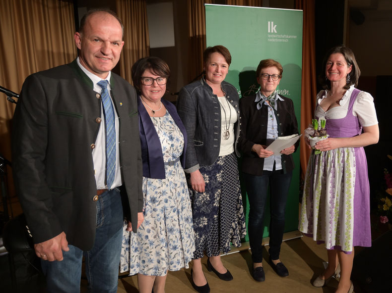 FO 20250314 192727 Die Bauerinnen 01.jpg