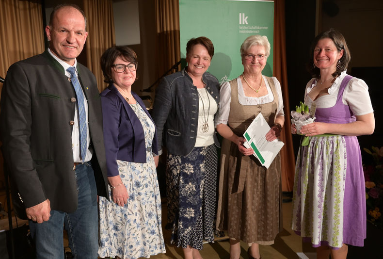 FO 20250314 192824 Die Bauerinnen 01.jpg