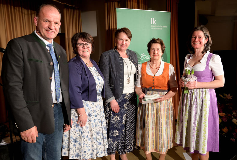 FO 20250314 193019 Die Bauerinnen 01 01.jpg FO 20250314 193019 Die Bauerinnen 01 01.jpg