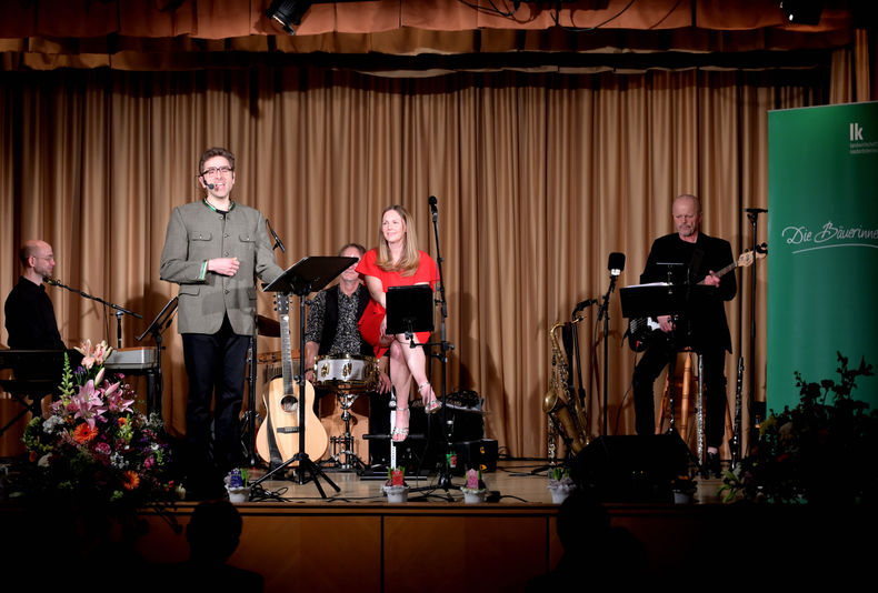 FO 20250314 194605 Die Bauerinnen 01.jpg