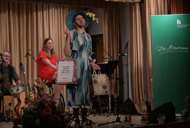 FO 20250314 211524 Die Bauerinnen 01.jpg