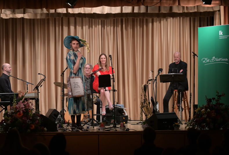 FO 20250314 211725 Die Bauerinnen 01.jpg