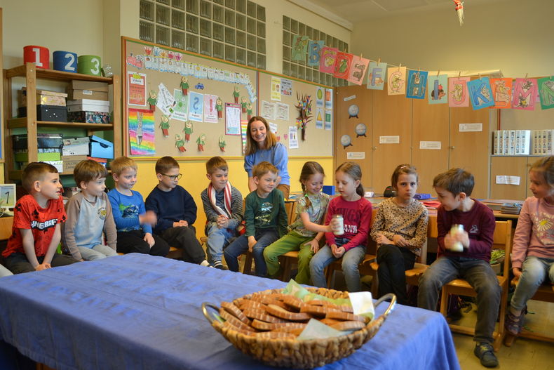 Schulaktionstag der Bäuerinnen in der Volksschule Ernstbrunn.jpg