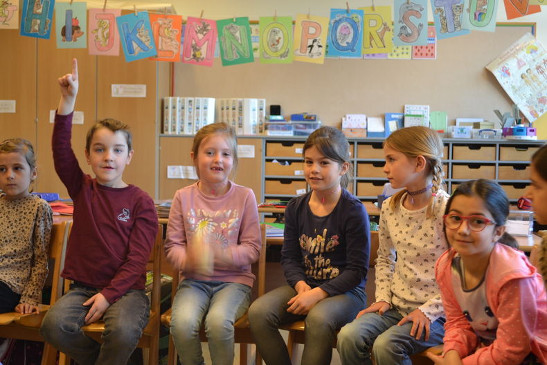 Schulaktionstag der Bäuerinnen in der Volksschule Ernstbrunn.jpg Schulaktionstag der Bäuerinnen in der Volksschule Ernstbrunn.jpg