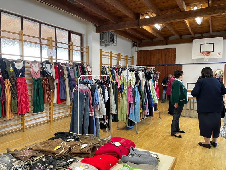 Trachtenflohmarkt (1).jpg