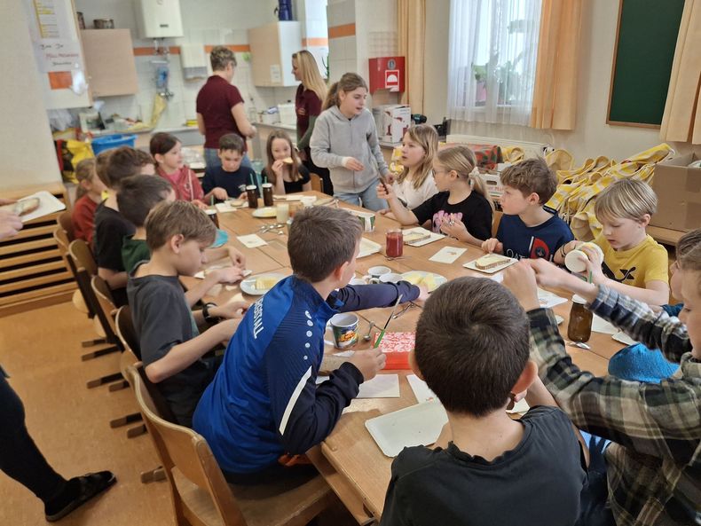 Schulaktion St. Anton 2.jpg Schulaktion St. Anton 2.jpg