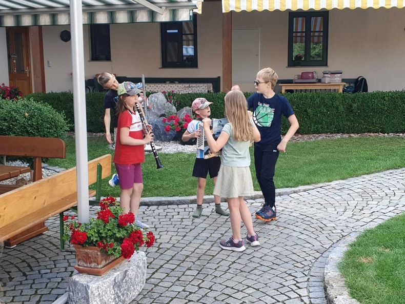 Musikalische Umrahmung 2.jpg