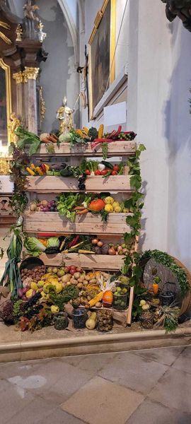 Erntedankfest Gaben.jpg