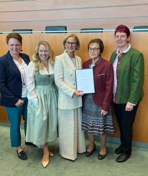 [175995667789723.jpg]