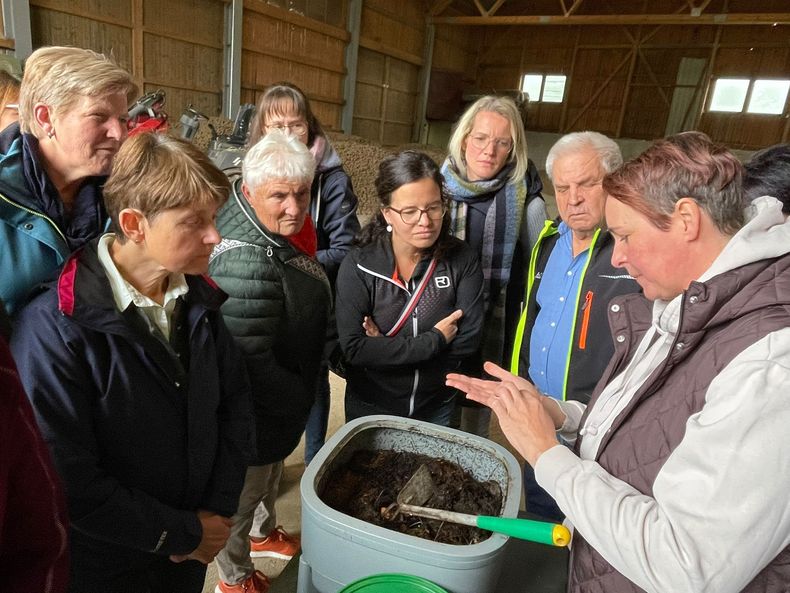 Ein Regenwurmei ist geschlüpft.jpg