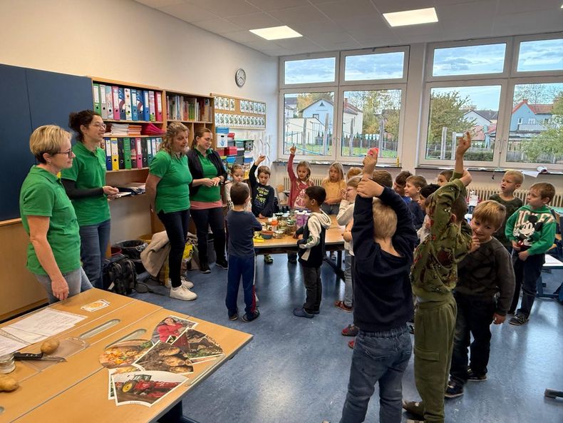 Schulaktionstage in der VS Gr. Siegharts © Die Bäuerinnen im Gebiet Raabs/Thaya Schulaktionstage in der VS Gr. Siegharts © Die Bäuerinnen im Gebiet Raabs/Thaya