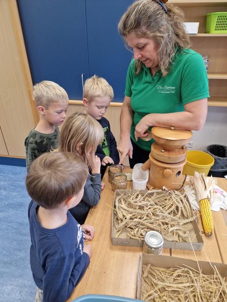 Schulaktionstage in der VS Gr. Siegharts ©&nbsp;Die Bäuerinnen im Gebiet Raabs/Thaya