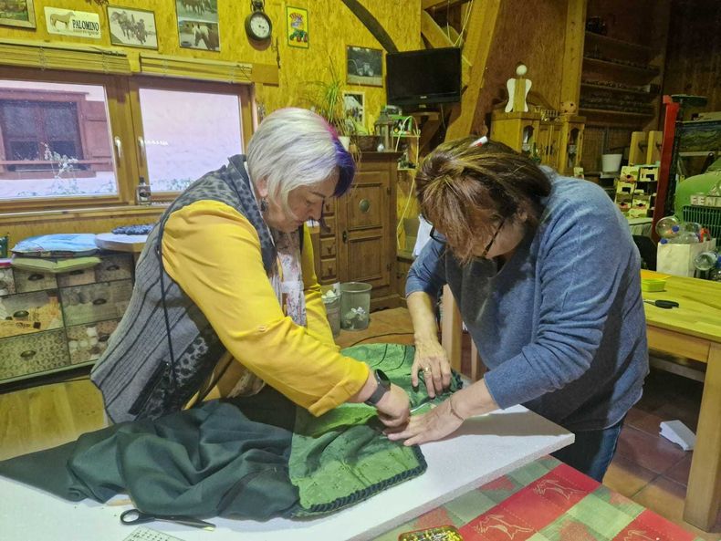 Dirndlschnittkurs.jpg Dirndlschnittkurs.jpg