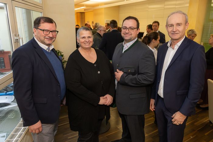 [1770712888338480_1.jpg]