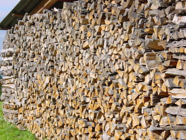 Brennholzstoß.jpg © Brennstoff Holz