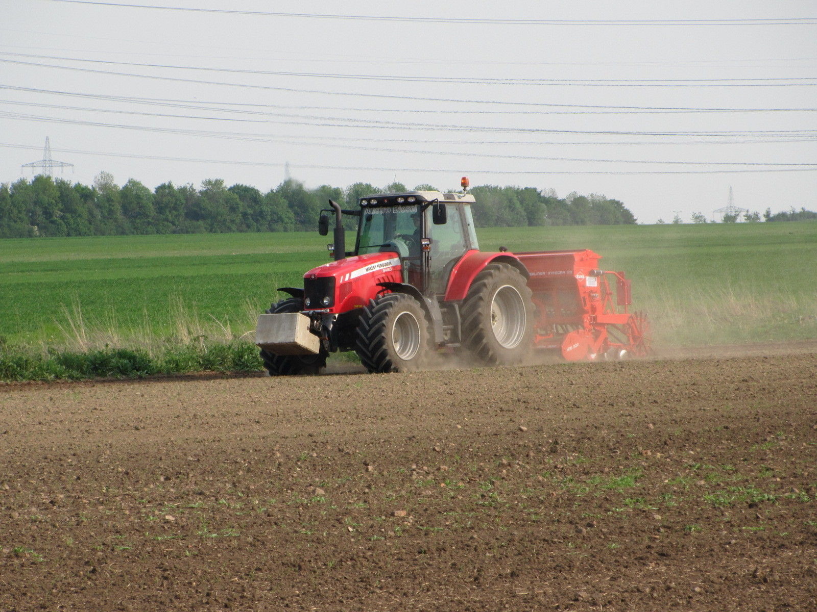 Traktor Feldarbeit.jpg © LK Wien Traktor Feldarbeit.jpg © LK Wien