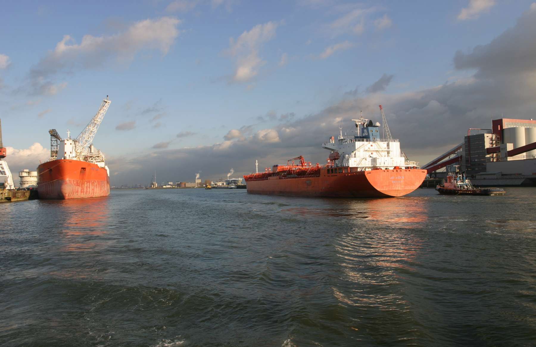 Hafen Rotterdam.jpg © Nemestothy/LKÖ