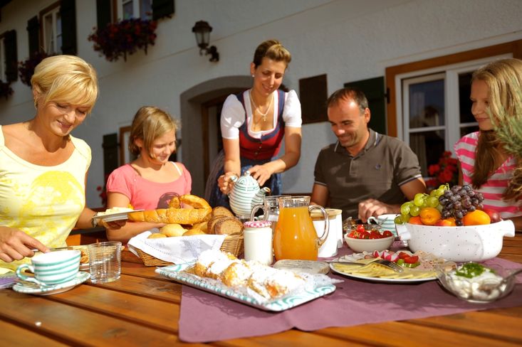 Familie Frühstück.jpg Familie Frühstück.jpg