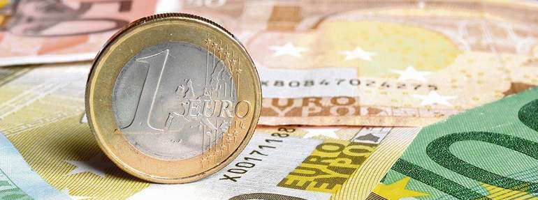 Euroscheine und Münzen.jpg