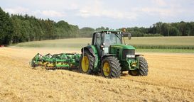 Stoppelbearbeitung bildet die Grundlage für einen erfolgreichen Anbau der Folgefrucht. © BWSB/Friedl Stoppelbearbeitung bildet die Grundlage für einen erfolgreichen Anbau der Folgefrucht. © BWSB/Friedl