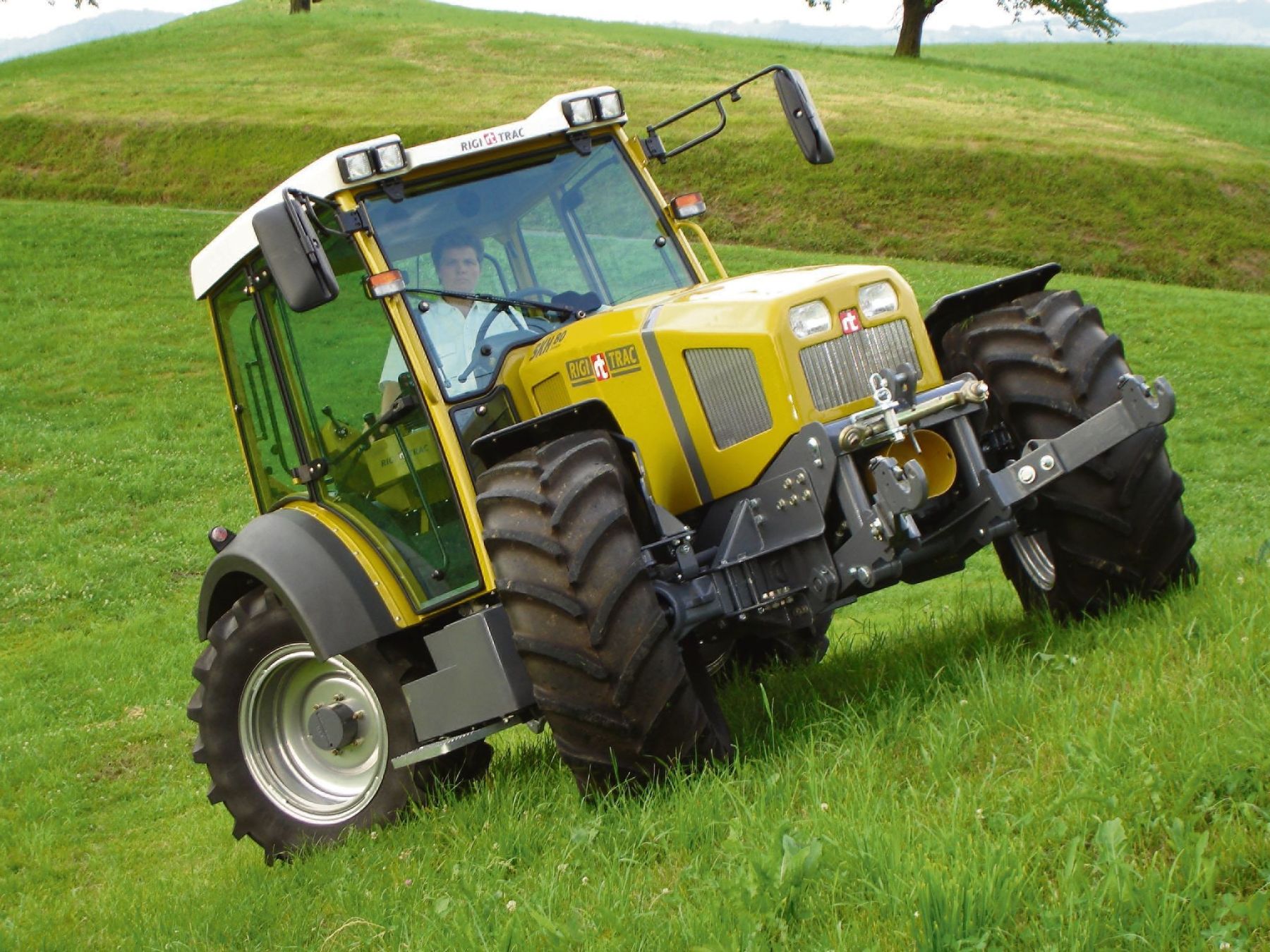 Weist eine gekaufte Sache - wie etwa ein Traktor - Mängel auf, so bestehen Gewährleistungsansprüche. © LK Tirol