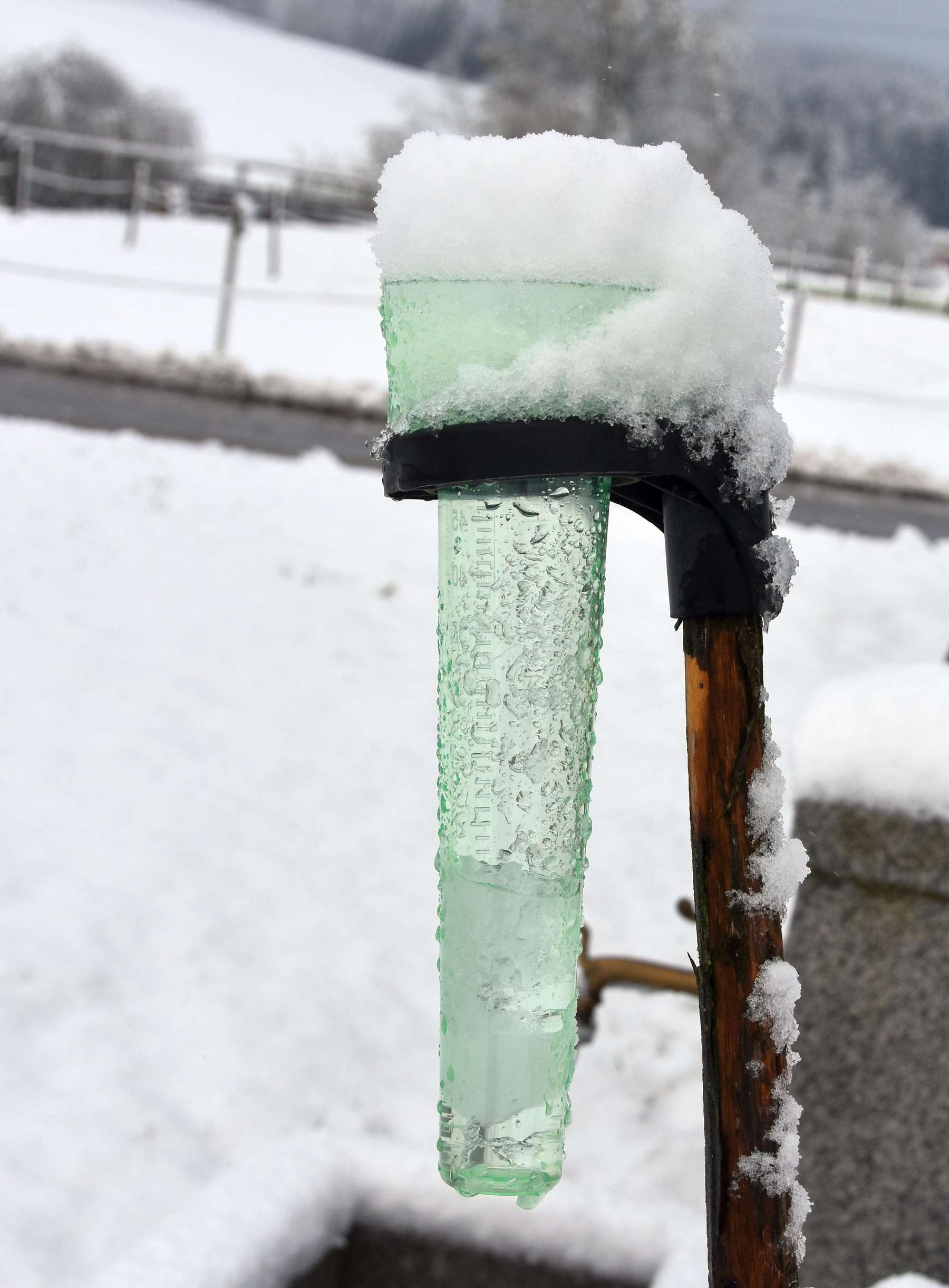 Regenmesser mit Schneehaube.jpg © DI Hubert Köppl