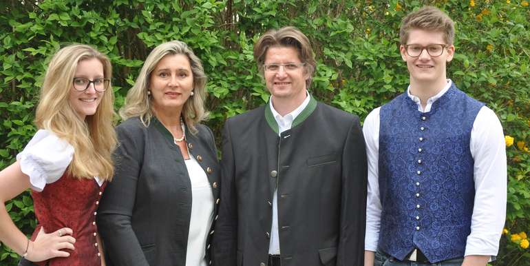 Doris und Karl Kurath mit den Kindern Valentina und Peter vom Kulnighof am Christofberg. © Griessner Doris und Karl Kurath mit den Kindern Valentina und Peter vom Kulnighof am Christofberg. © Griessner