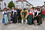 v.l.n.r.: Edeltraud Leeb, Ing. Lydia Teufl (Landw. Bezirksreferat Eisenstadt-Mattersburg), Elisabeth Neuberger, Bezirksbäuerin von Oberpullendorf KR Silvia Toth, Bezirksbäuerin von Mattersburg KR Andrea Tobler, Bürgermeister von Antau KR Ök.-Rat Adalbert Endl, Bischofsvikar P. Mag. Karl Schauer, Kammerdirektor Prof. Dipl.-Ing. Otto Prieler, Landesbäuerin Irene Deutsch, Seminarbäuerin Maria Fröch, Seminarbäuerin Helene Milalkovits, Bezirksbäuerin von Eisenstadt Martina Schmit und Ing. Friederike Schmitl (Bgld. Landwirtschaftskammer) © Bgld. LK, Leitgeb v.l.n.r.: Edeltraud Leeb, Ing. Lydia Teufl (Landw. Bezirksreferat Eisenstadt-Mattersburg), Elisabeth Neuberger, Bezirksbäuerin von Oberpullendorf KR Silvia Toth, Bezirksbäuerin von Mattersburg KR Andrea Tobler, Bürgermeister von Antau KR Ök.-Rat Adalbert Endl, Bischofsvikar P. Mag. Karl Schauer, Kammerdirektor Prof. Dipl.-Ing. Otto Prieler, Landesbäuerin Irene Deutsch, Seminarbäuerin Maria Fröch, Seminarbäuerin Helene Milalkovits, Bezirksbäuerin von Eisenstadt Martina Schmit und Ing. Friederike Schmitl (Bgld. Landwirtschaftskammer) © Bgld. LK, Leitgeb