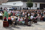 Gottesdienst der Bäuerinnen des Bezirkes Mattersburg mit Bischofsvikar P. Mag. Karl Schauer am Hauptplatz von Antau © Bgld. LK, Leitgeb Gottesdienst der Bäuerinnen des Bezirkes Mattersburg mit Bischofsvikar P. Mag. Karl Schauer am Hauptplatz von Antau © Bgld. LK, Leitgeb