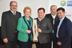 v.l.n.r.: GF Ing. Hannes Lehner, Landesrätin Verena Dunst, Rinderzuchtverbandsobmann KR Reinhard Jany (mit dem Regionalitätspreis der Bezirksblätter), Präsident Franz Stefan Hautzinger und Landtagspräsident Christian Illedits © Bgld. LK, Leitgeb v.l.n.r.: GF Ing. Hannes Lehner, Landesrätin Verena Dunst, Rinderzuchtverbandsobmann KR Reinhard Jany (mit dem Regionalitätspreis der Bezirksblätter), Präsident Franz Stefan Hautzinger und Landtagspräsident Christian Illedits © Bgld. LK, Leitgeb