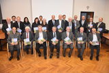 Präsident Hautzinger, KADir. Prieler und Dr. Brettl gemeinsam mit den Autorinnen und Autoren des Buches © Bgld. Landwirtschaftskammer/Leitgeb