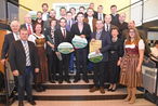 Präsident Franz Stefan Hautzinger und Vizepräsident Adalbert Resetar mit den neuen Meistern der Landwirtschaft und den neuen MeisterInnen Weinbau und Kellerwirtschaft gemeinsam mit den Vorstandsmitgliedern der ARGE Meister Burgenland © Bgld. Landwirtschaftskammer/Leitgeb Präsident Franz Stefan Hautzinger und Vizepräsident Adalbert Resetar mit den neuen Meistern der Landwirtschaft und den neuen MeisterInnen Weinbau und Kellerwirtschaft gemeinsam mit den Vorstandsmitgliedern der ARGE Meister Burgenland © Bgld. Landwirtschaftskammer/Leitgeb