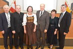 Präsident Hautzinger und Vizepräsident Resetar mit dem ARGE Meister-Vorstand Burgenland v.l.n.r.: Vizepräsident Adalbert Resetar, Stefan Karall, ARGE Meister-Obfrau Judith Weikovich, Präsident Franz Stefan Hautzinger, Maria Unger und LAbg. Bgm. Walter Temmel © Bgld. Landwirtschaftskammer/Leitgeb Präsident Hautzinger und Vizepräsident Resetar mit dem ARGE Meister-Vorstand Burgenland v.l.n.r.: Vizepräsident Adalbert Resetar, Stefan Karall, ARGE Meister-Obfrau Judith Weikovich, Präsident Franz Stefan Hautzinger, Maria Unger und LAbg. Bgm. Walter Temmel © Bgld. Landwirtschaftskammer/Leitgeb