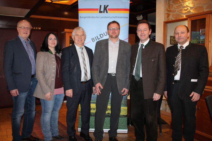 Kammerrat Ök.-Rat Josef Rathmanner, Geschäftsführerin Dipl.-Ing. Daniela Höller, Vizepräsident Ök.-Rat Adalbert Resetar, Schaf- und Ziegenzuchtverbands-Obmann Wolfgang Hautzinger, Nationalrat Dipl.-Ing. Niki Berlakovich und Kammerdirektor-Stv. Dipl.-Ing. Franz Vuk © Archiv Kammerrat Ök.-Rat Josef Rathmanner, Geschäftsführerin Dipl.-Ing. Daniela Höller, Vizepräsident Ök.-Rat Adalbert Resetar, Schaf- und Ziegenzuchtverbands-Obmann Wolfgang Hautzinger, Nationalrat Dipl.-Ing. Niki Berlakovich und Kammerdirektor-Stv. Dipl.-Ing. Franz Vuk © Archiv