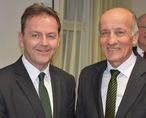 Spitzenkandidat des Bauernbundes NR DI Berlakovich mit Präsident Ök.-Rat Hautzinger © Burgenländische Landwirtschaftskammer/Leitgeb Spitzenkandidat des Bauernbundes NR DI Berlakovich mit Präsident Ök.-Rat Hautzinger © Burgenländische Landwirtschaftskammer/Leitgeb
