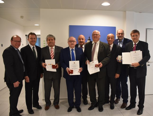 v.l.n.r.: SVB-Vorsitzender Ök.-Rat Andreas Liegenfeld, Nationalrat Dipl.-Ing. Niki Berlakovich, Ök.-Rat Josef Gelbmann, Ök.-Rat Paul Fasching, Kammerdirektor Prof. Dipl.-Ing. Otto Prieler, Ök.-Rat Stefan Hauser, Präsident Ök.-Rat Franz Stefan Hautzinger, Kammerrat Michael Glauber und Matthias Leitgeb © Bgld. Landwirtschaftskammer v.l.n.r.: SVB-Vorsitzender Ök.-Rat Andreas Liegenfeld, Nationalrat Dipl.-Ing. Niki Berlakovich, Ök.-Rat Josef Gelbmann, Ök.-Rat Paul Fasching, Kammerdirektor Prof. Dipl.-Ing. Otto Prieler, Ök.-Rat Stefan Hauser, Präsident Ök.-Rat Franz Stefan Hautzinger, Kammerrat Michael Glauber und Matthias Leitgeb © Bgld. Landwirtschaftskammer