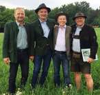 v.l.n.r.: LK-Vizepräsident Ing. Werner Falb-Meixner, LFS-Direktor Dipl.-Ing. Roman Bruckner (Landw. Fachschule Kirchberg am Walde), LK-Fütterungsberater Ing. Johannes Gstöhl und Univ.-Doz. Dr. Karl Buchgraber beim Grünland- und Feldfuttertag 2018 in Kirchberg am Walde (Stmk.) © Bgld. Landwirtschaftskammer/Gstöhl v.l.n.r.: LK-Vizepräsident Ing. Werner Falb-Meixner, LFS-Direktor Dipl.-Ing. Roman Bruckner (Landw. Fachschule Kirchberg am Walde), LK-Fütterungsberater Ing. Johannes Gstöhl und Univ.-Doz. Dr. Karl Buchgraber beim Grünland- und Feldfuttertag 2018 in Kirchberg am Walde (Stmk.) © Bgld. Landwirtschaftskammer/Gstöhl