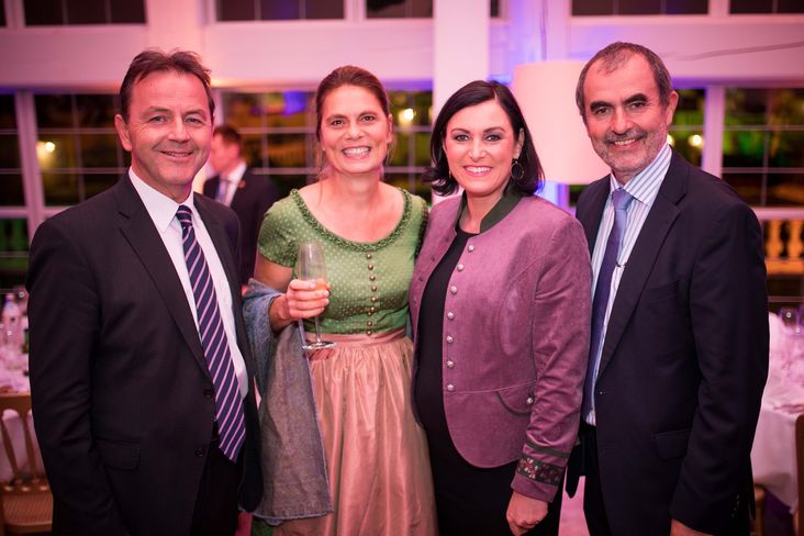 Präsident Niki Berlakovich, Gastronomin und Fernsehköchin Sarah Wiener, Ministerin Elisabeth Köstinger und BMNT-Generalsekretär Josef Plank © BMNT Präsident Niki Berlakovich, Gastronomin und Fernsehköchin Sarah Wiener, Ministerin Elisabeth Köstinger und BMNT-Generalsekretär Josef Plank © BMNT