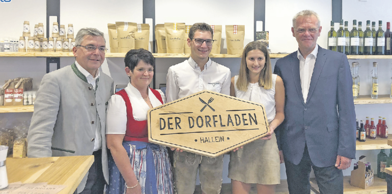 Landesrat Josef Schwaiger, Vizebürgermeister Mag. Maximilian Klappacher und Ortsbäuerin Katharina Seywald wünschen Fabian viel Enthusiasmus und einen guten wirtschaftlichen Erfolg © Sabine Wieder Landesrat Josef Schwaiger, Vizebürgermeister Mag. Maximilian Klappacher und Ortsbäuerin Katharina Seywald wünschen Fabian viel Enthusiasmus und einen guten wirtschaftlichen Erfolg © Sabine Wieder